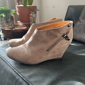 Chinese Laundry - Stylish Tan Wedge Ankle Boots
